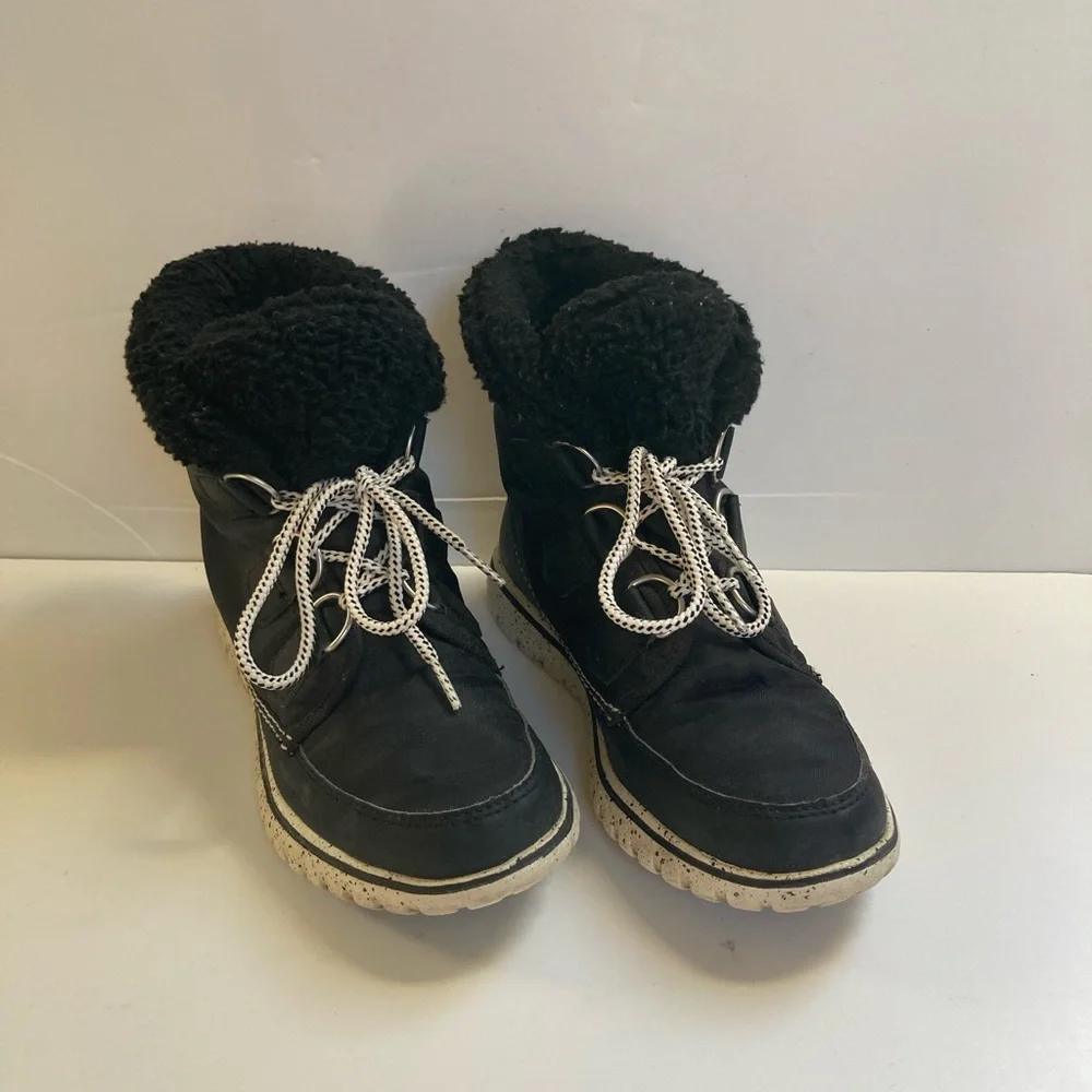 SOREL Women’s Cozy Carnival Snow Boot (Nori/Black)